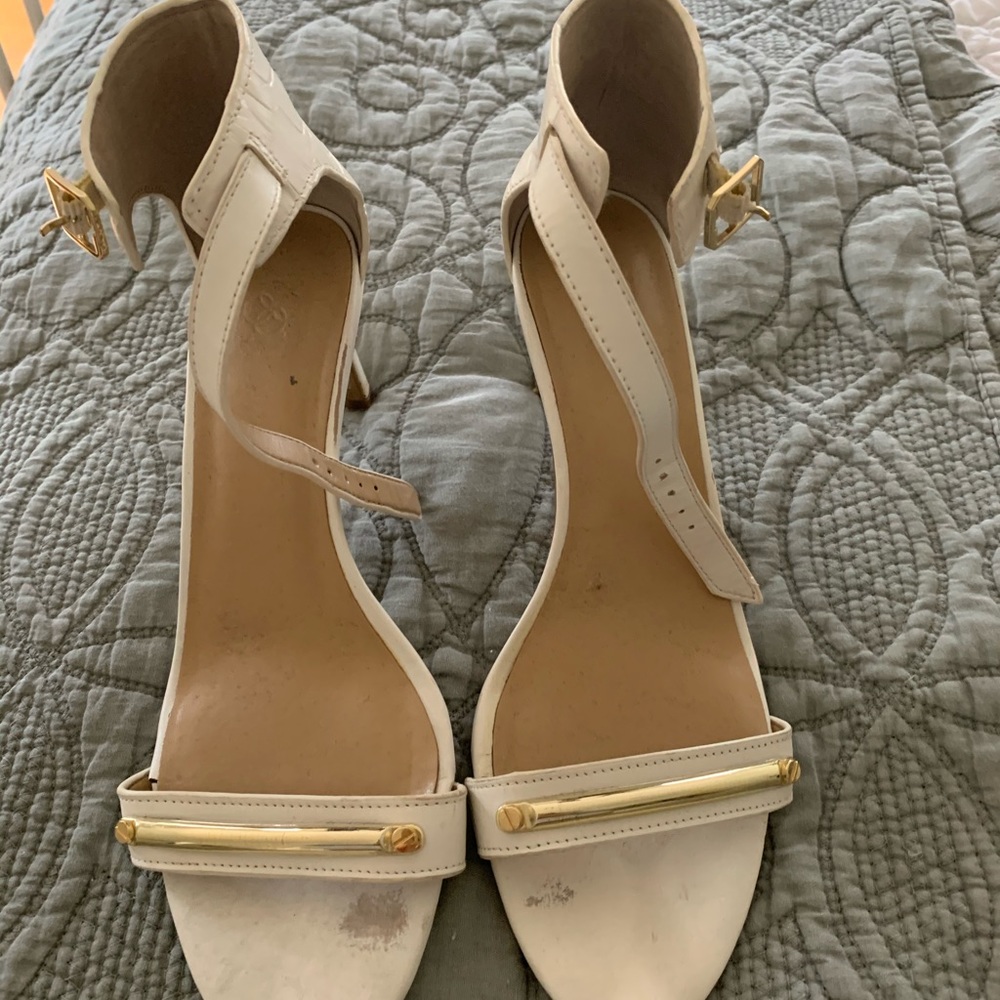 WHITE HEELS